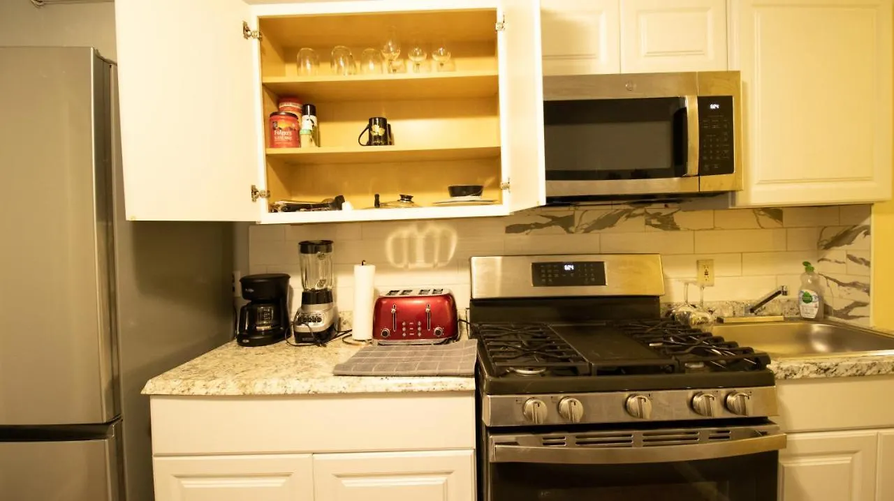 Cozy Shack 1 Bedroom Studio With Sofa And Full Kitchen In Elmhurst Ny ニューヨーク アパート