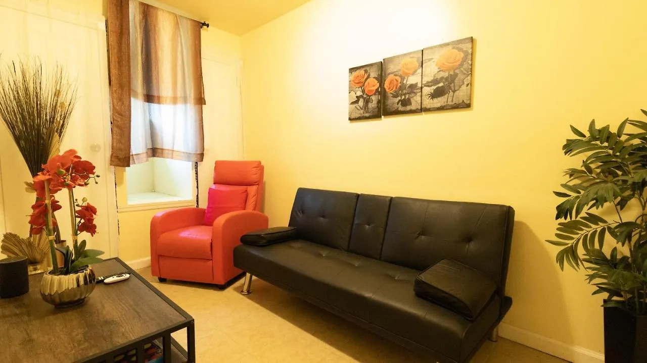 アパート Cozy Shack 1 Bedroom Studio With Sofa And Full Kitchen In Elmhurst Ny ニューヨーク