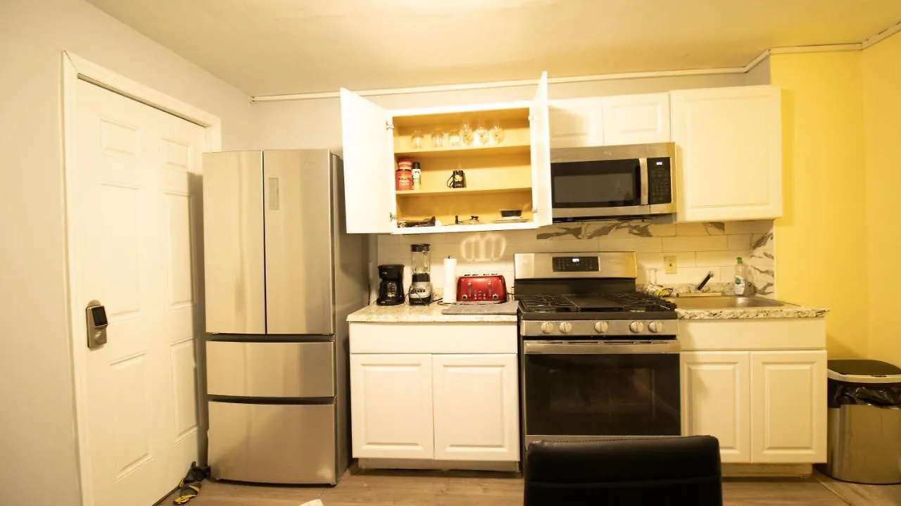 Cozy Shack 1 Bedroom Studio With Sofa And Full Kitchen In Elmhurst Ny ニューヨーク アパート