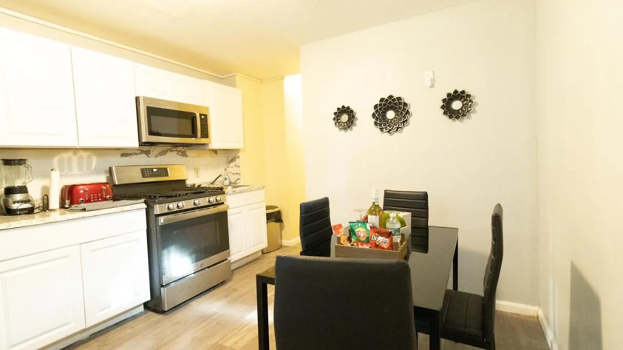 Cozy Shack 1 Bedroom Studio With Sofa And Full Kitchen In Elmhurst Ny 뉴욕 미국