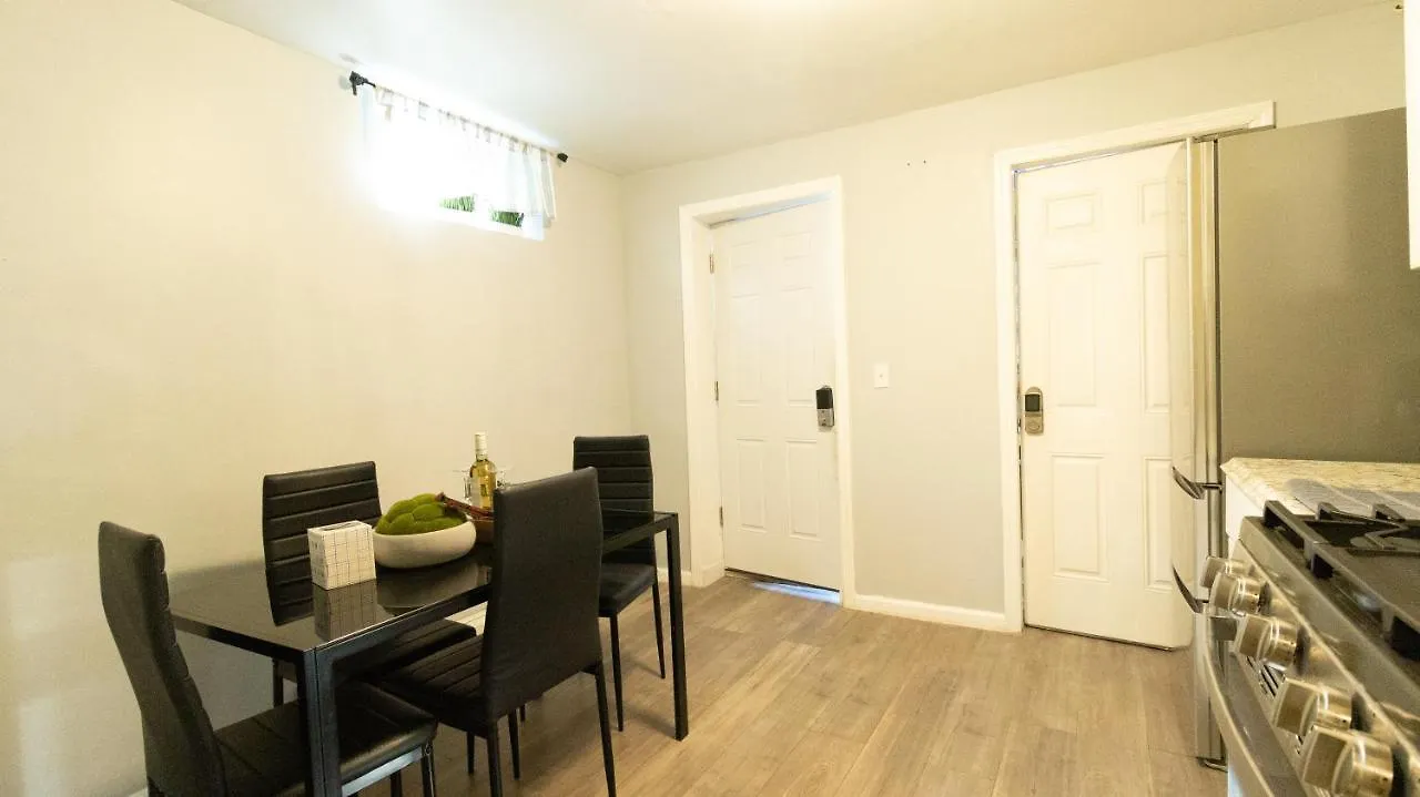 Cozy Shack 1 Bedroom Studio With Sofa And Full Kitchen In Elmhurst Ny 뉴욕 0*,  미국